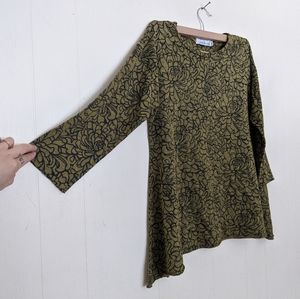 Floral Cut Loose Swing Top • M •